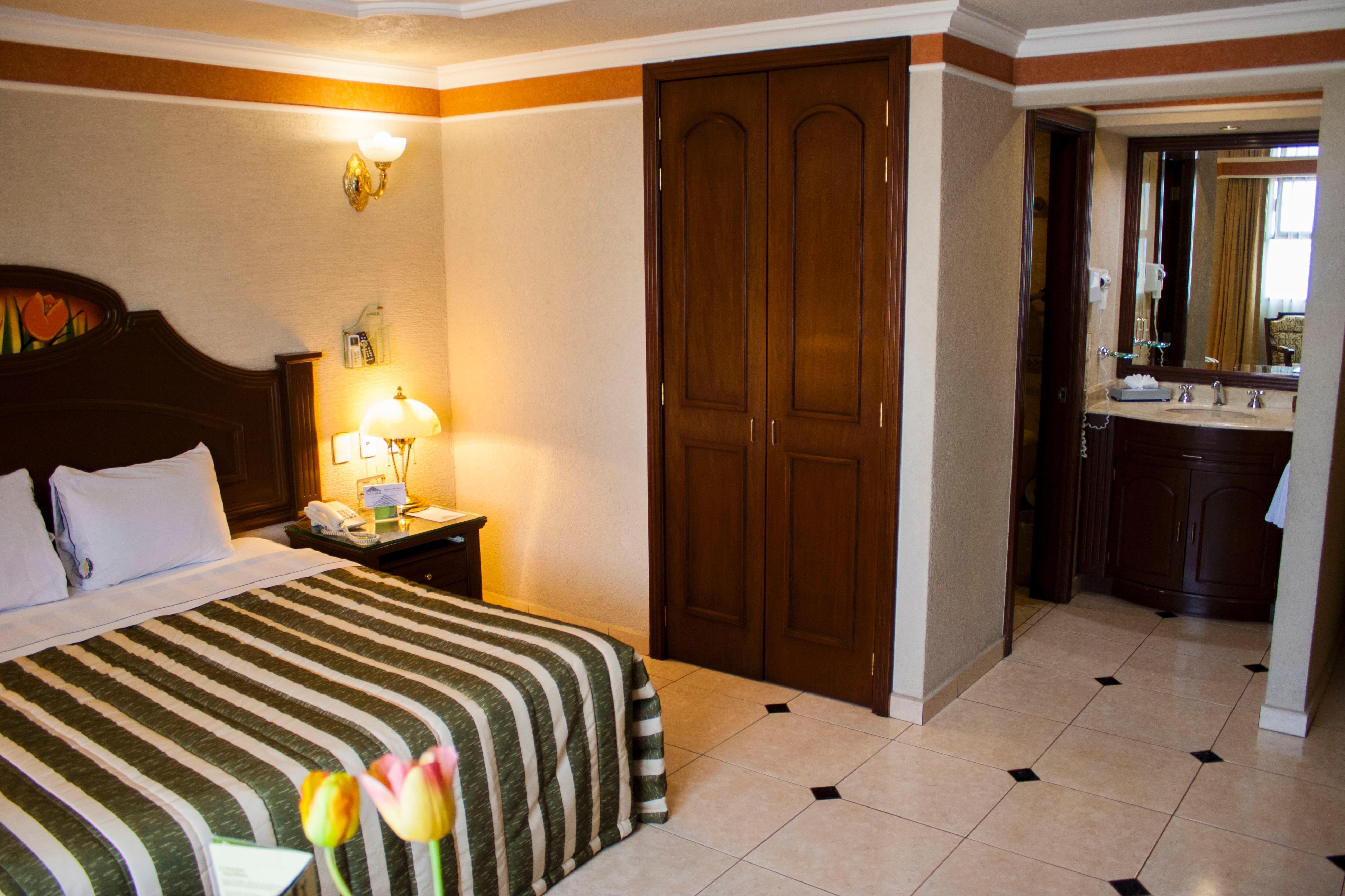 Hotel Casino Plaza Guadalajara Buitenkant foto